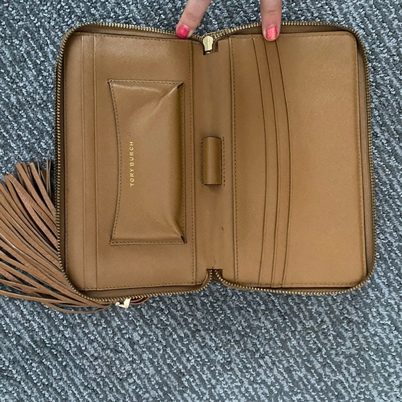 Tory Burch Thea Round Tote in Tan w/Wallet - Picture 9 of 10